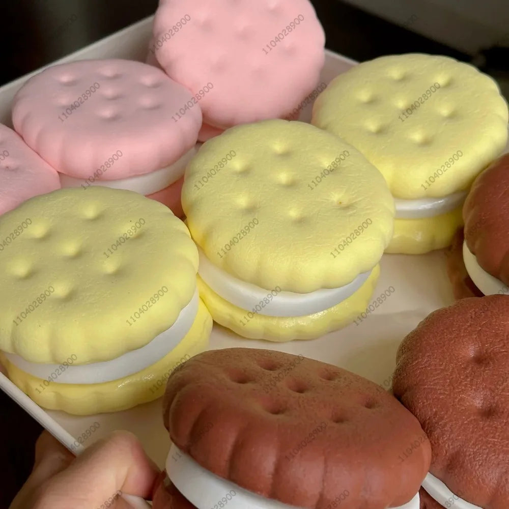 Strawberry or Chocolate Cream Cookie 🍓🍫