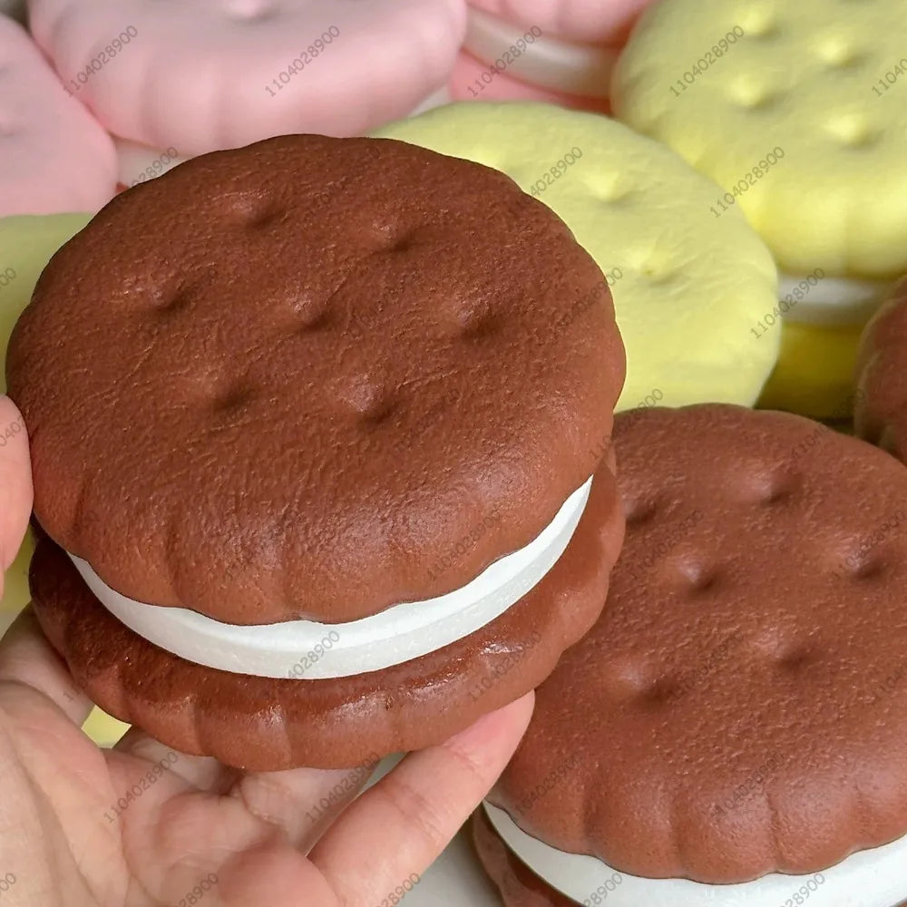 Strawberry or Chocolate Cream Cookie 🍓🍫